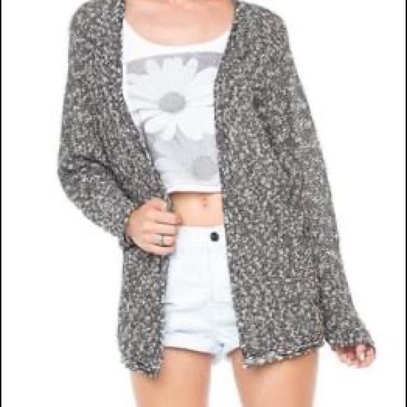 Brandy Melville Caroline cardigan - Picture 3 of 8